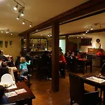 Chateau De Bed & Breakfast 3*